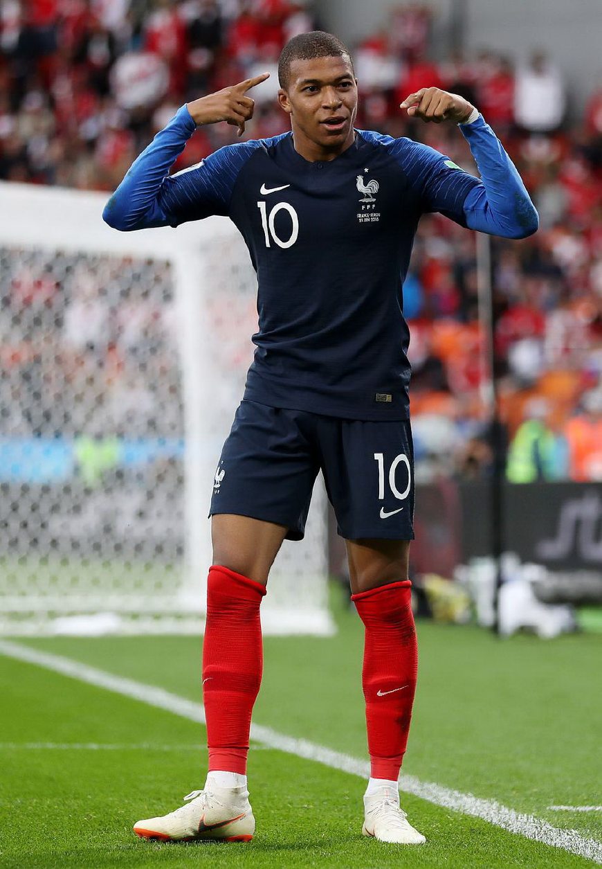 曼联拉什福德末段绝杀狼队（拉什福德压哨绝杀，曼联险胜狼队）