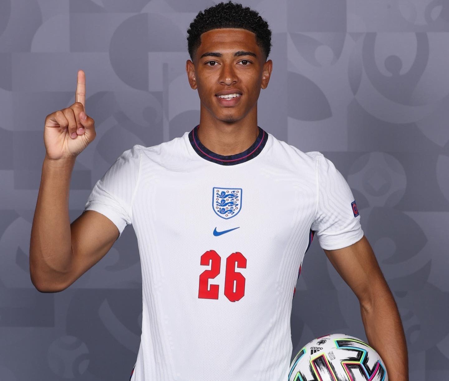 仅用398分钟就送出5次助攻！谢尔基效率超B费领跑英超（出场仅398分钟斩获5助攻，谢尔基效率力压B费，领跑英超）