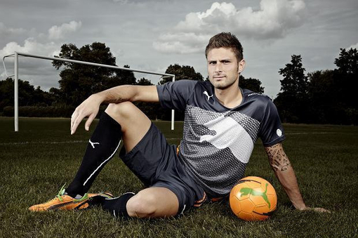 懂球帝2025年11月MVP候选出炉：姆巴佩、哈兰德领衔，莱万在列（懂球帝发布2025年11月MVP候选名单：姆巴佩、哈兰德领跑，莱万上榜）