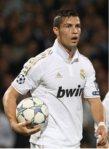 亚冠精英半场：牟再现破僵，朴青孝屡献神扑，江原1-0武里南联（亚冠精英半场战报：牟再现先拔头筹，朴青孝多次神扑，江原暂1-0武里南联）