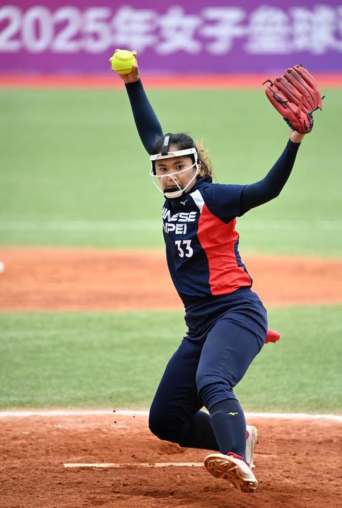 知名巴萨球迷：梅西不该偷偷的溜进诺坎普，这不是他家而是我们的（资深巴萨球迷：梅西不该悄悄回诺坎普，那不是他的家，而是我们的主场）