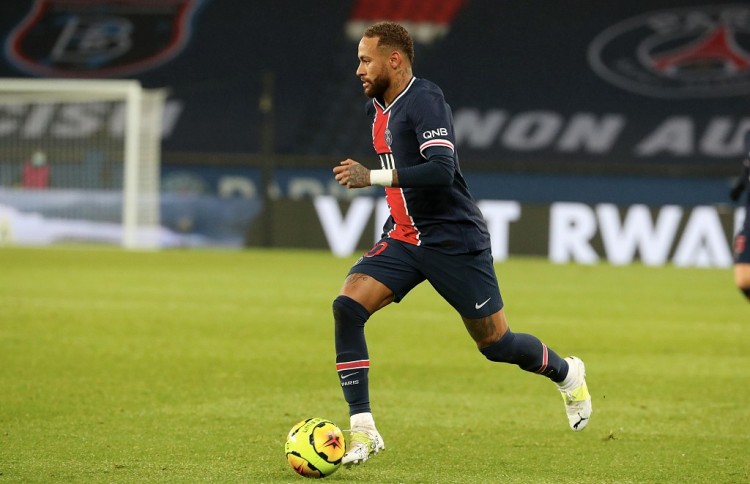 追梦将比肩库里，成为唯二代表勇士出战900场常规赛的球员（追梦将与库里并肩，成勇士队史仅两位常规赛出战900场的球员）