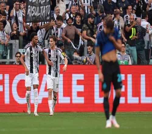 记者：巴萨有人反对买断拉什福德，因他逼抢力度不够&年薪高（记者：巴萨内部有人反对引进拉什福德，理由是逼抢力度不足且年薪过高）