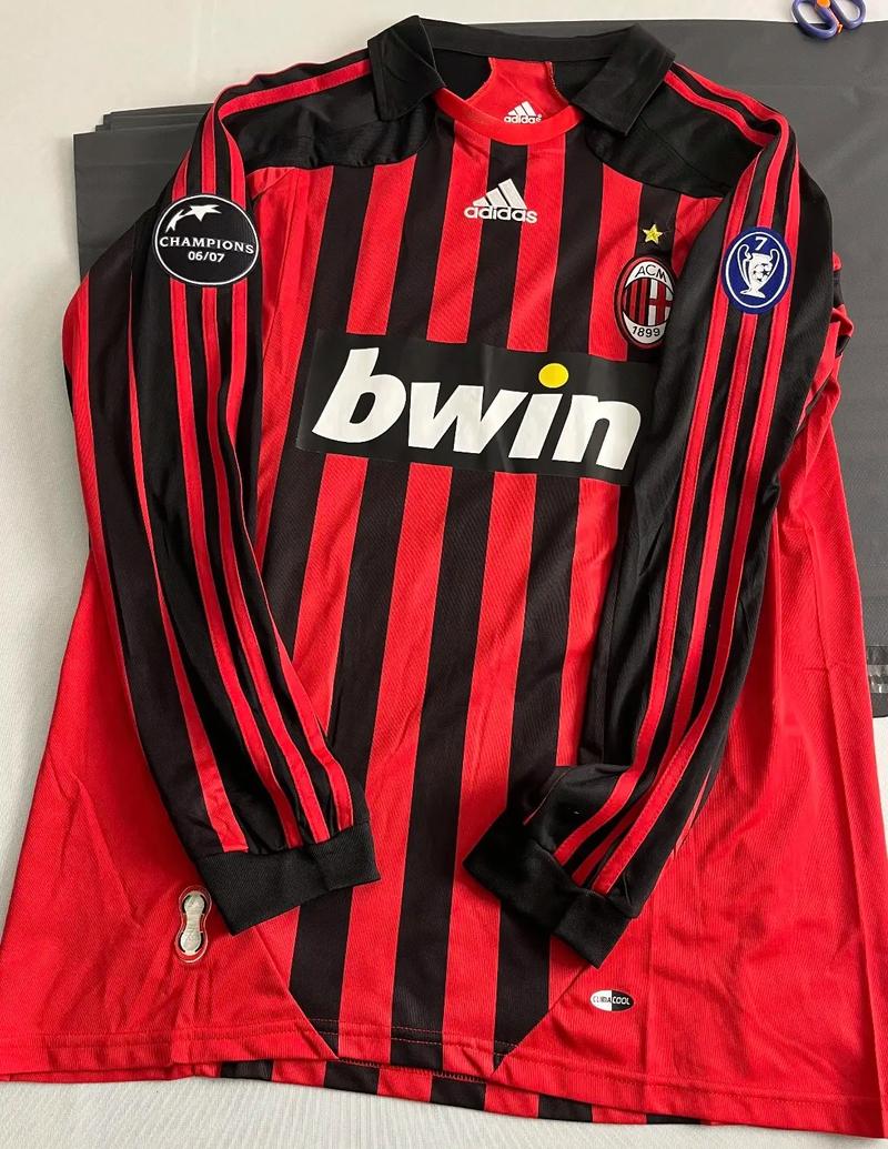 历史得分榜前十现役占三席：詹姆斯第一&KD第八&哈登第十（历史得分前十现役三人上榜：詹姆斯居首，杜兰特第8，哈登第10）