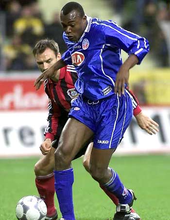 磐田前锋：希望本赛季进球数上双，与昔日主帅重逢全力争胜（磐田射手：本季冲击两位数进球，重逢旧帅誓夺胜）