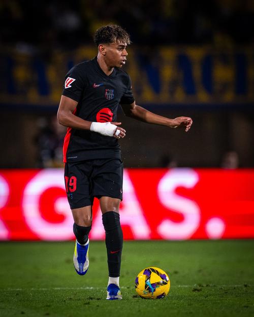 巴萨公布欧冠首发11人阵容迎战法兰克福（巴萨官宣欧冠战法兰克福首发11人名单）