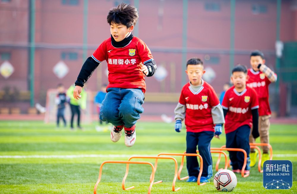 官方：恰尔汗奥卢手腕受伤退出土耳其大名单，不会出战西班牙（官方：手腕受伤，恰尔汗奥卢退出土耳其大名单，缺席战西班牙）