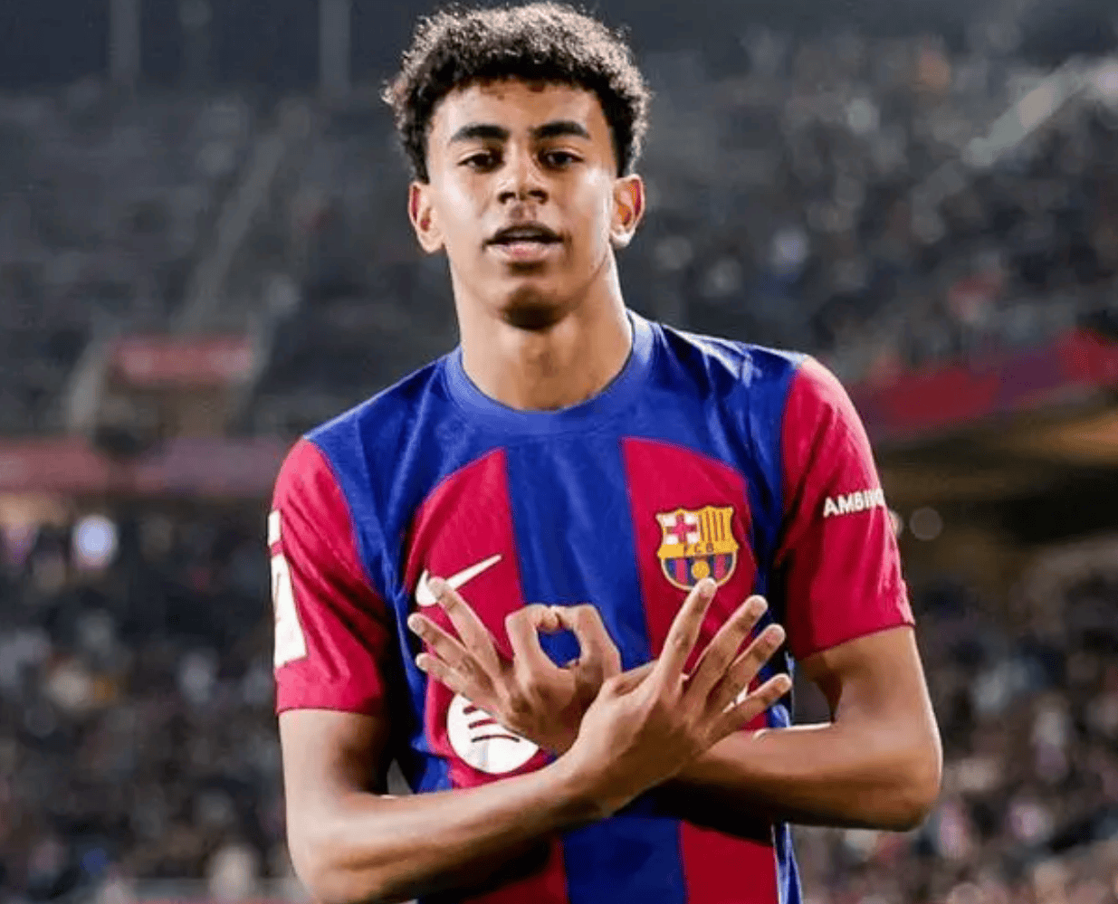 科贝：在阿劳霍遭遇心理问题后，孔德告诉弗里克他愿意踢中卫（科贝：阿劳霍出现心理困扰后，孔德已向弗里克表态愿出任中卫）