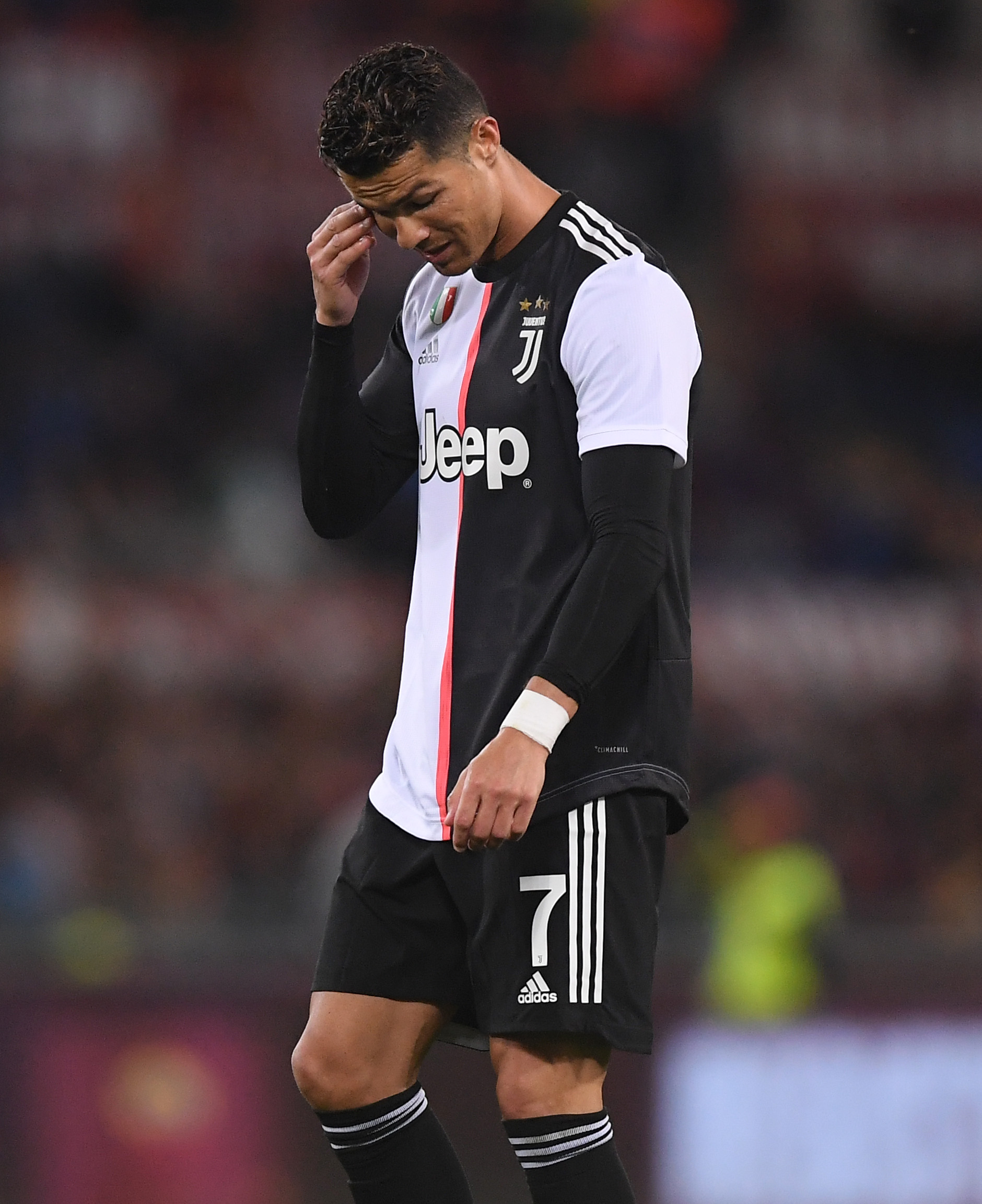 阿森纳客战埃弗顿首发：哲凯赖什搭档特罗萨德，格拉利什出战（阿森纳客场挑战埃弗顿首发：哲凯赖什与特罗萨德携手，格拉利什登场）