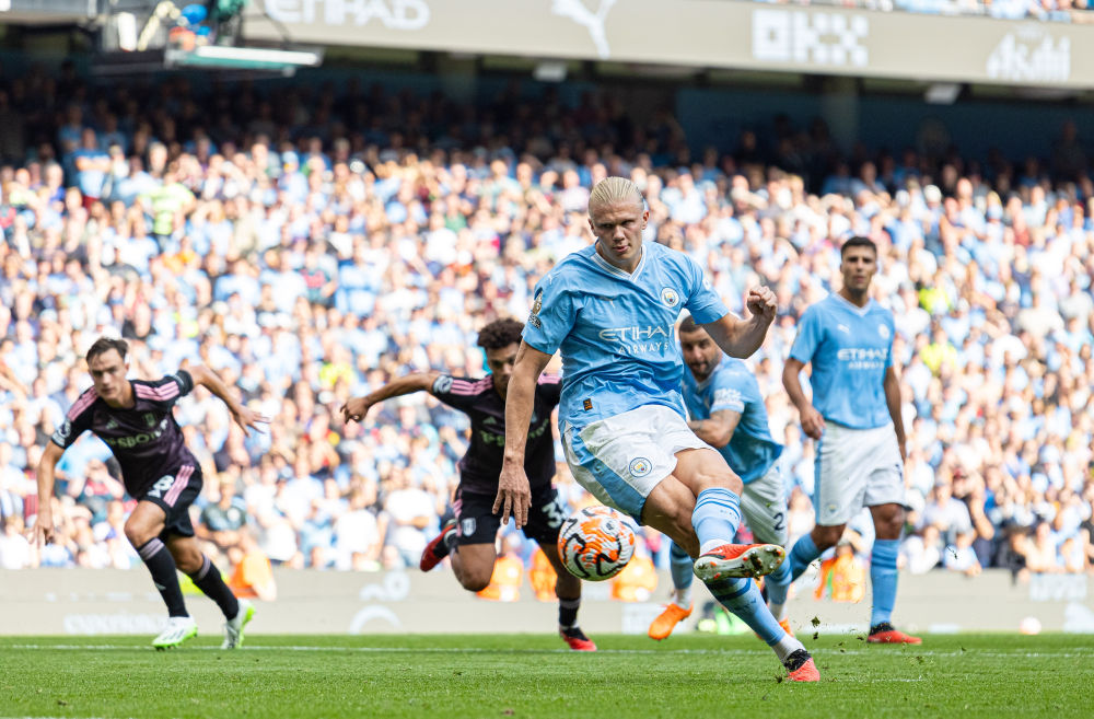 欧冠八强全部出炉，新贵强势晋级引爆热议（欧冠八强尘埃落定，新贵突围引爆话题）