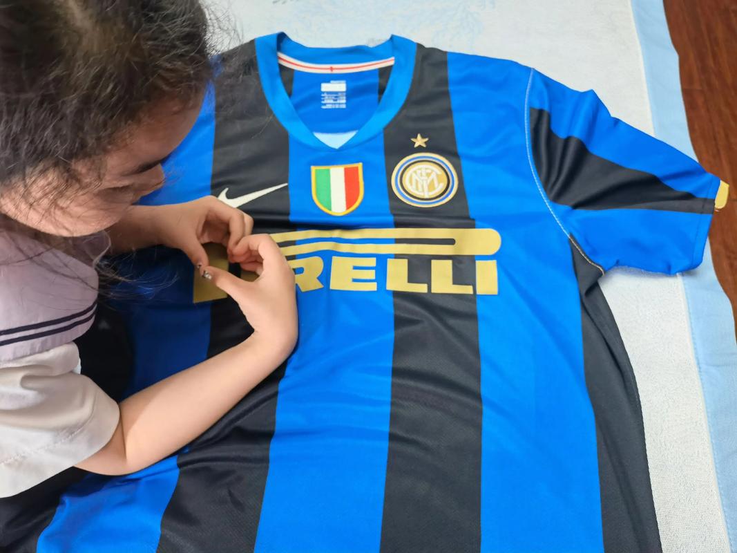 外媒：梅西在印度的雕像由45人耗费27天建成，高21.3米（外媒称：印度梅西雕像高21.3米，45人历时27天打造）